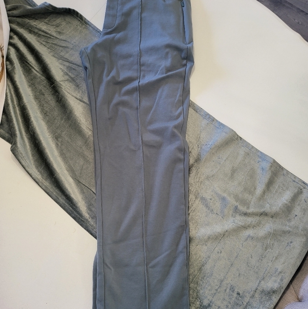 Athleta Eastbound Straight Leg Travel Pants Sage Green Pockets Pull on - Picture 5 of 5
